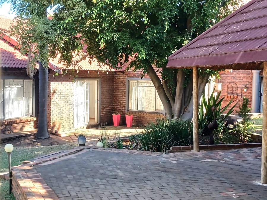 8 Bedroom Property for Sale in Cashan North West